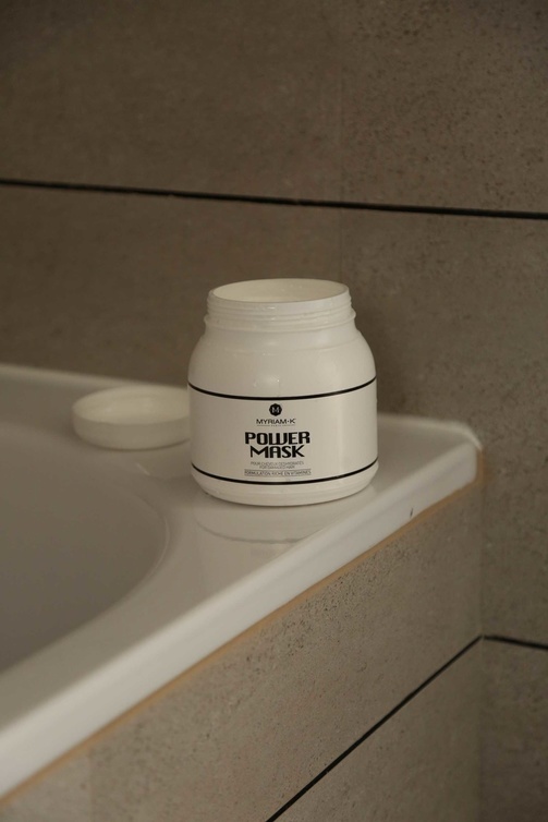 عزّزي روتين العناية بشعرك مع مجموعة باور من MYRIAM.K PARIS مجلة هي